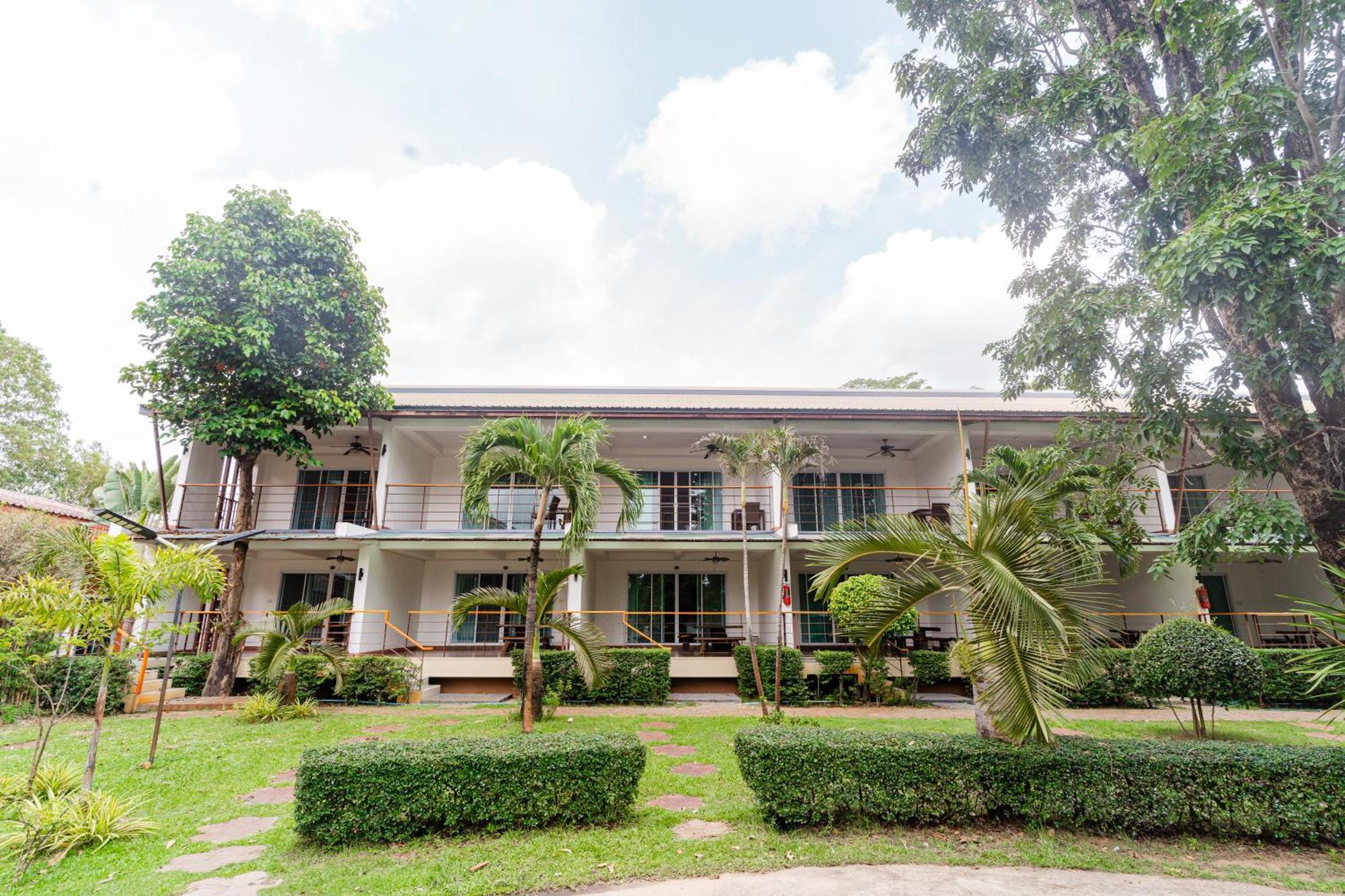 Baan Suan Khun Ta And Golf Resort Ubon Ratchathani Eksteriør billede