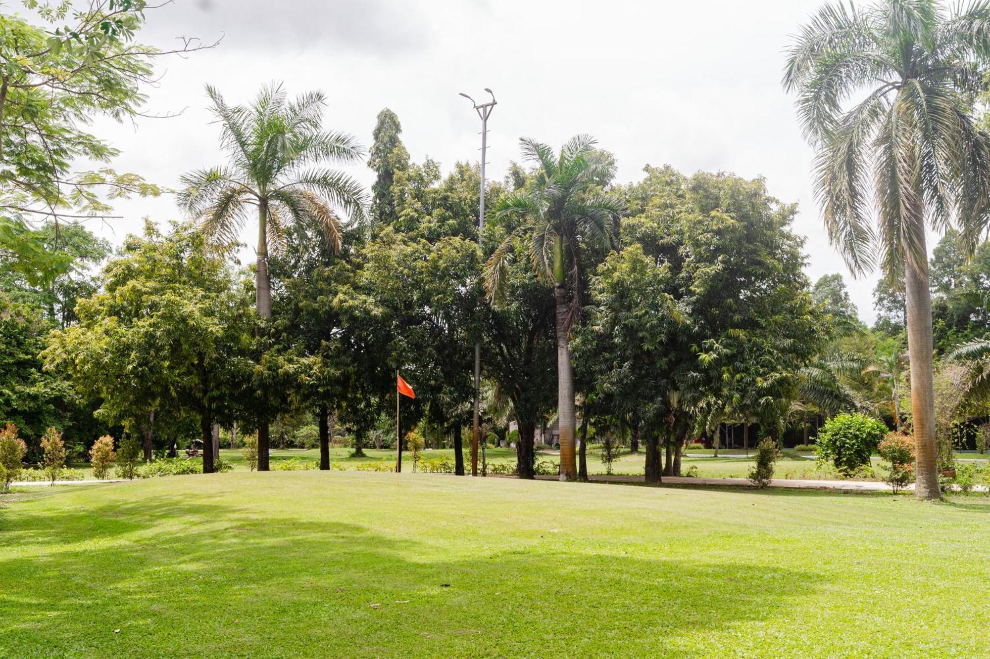 Baan Suan Khun Ta And Golf Resort Ubon Ratchathani Eksteriør billede