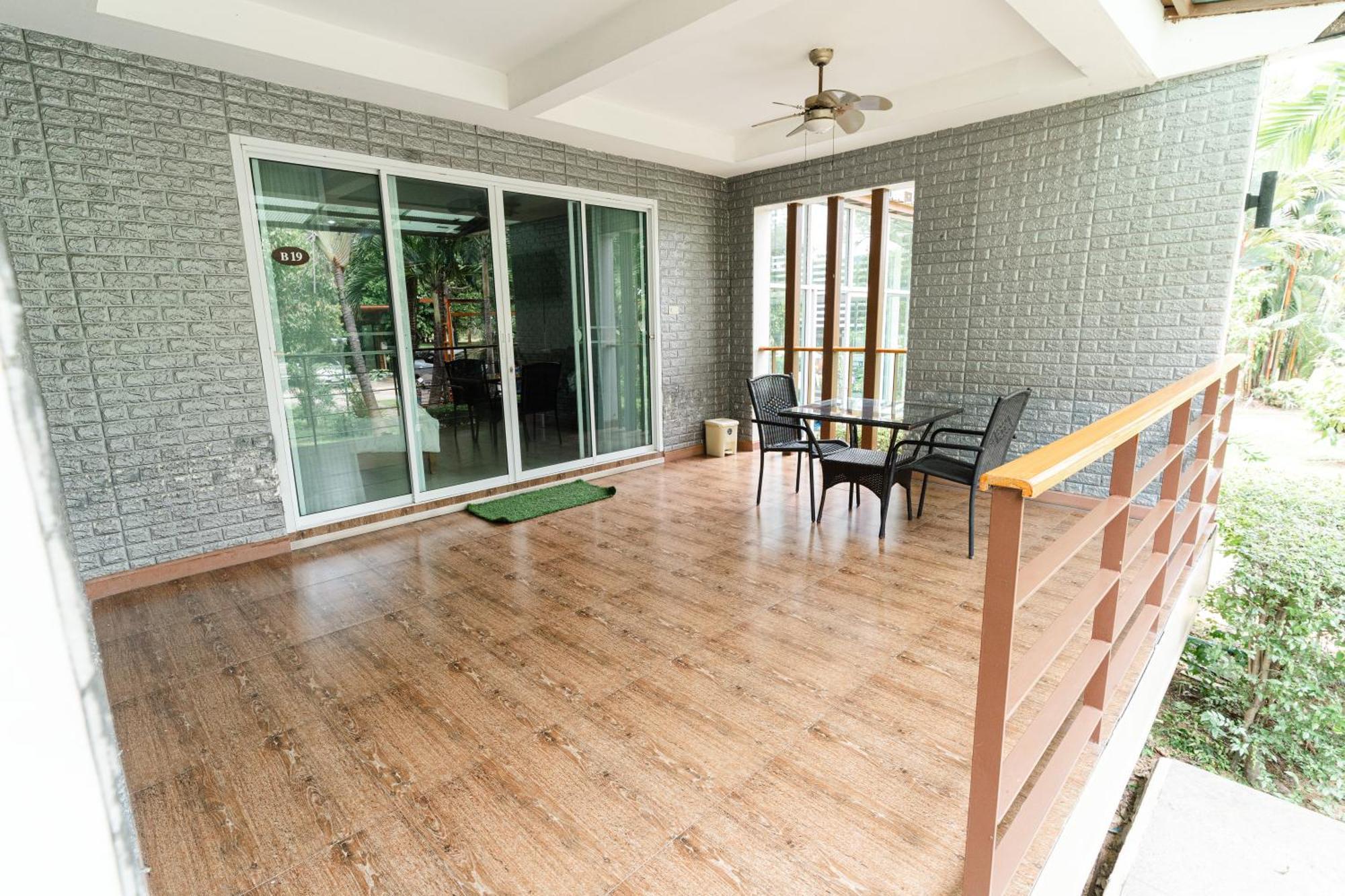 Baan Suan Khun Ta And Golf Resort Ubon Ratchathani Eksteriør billede