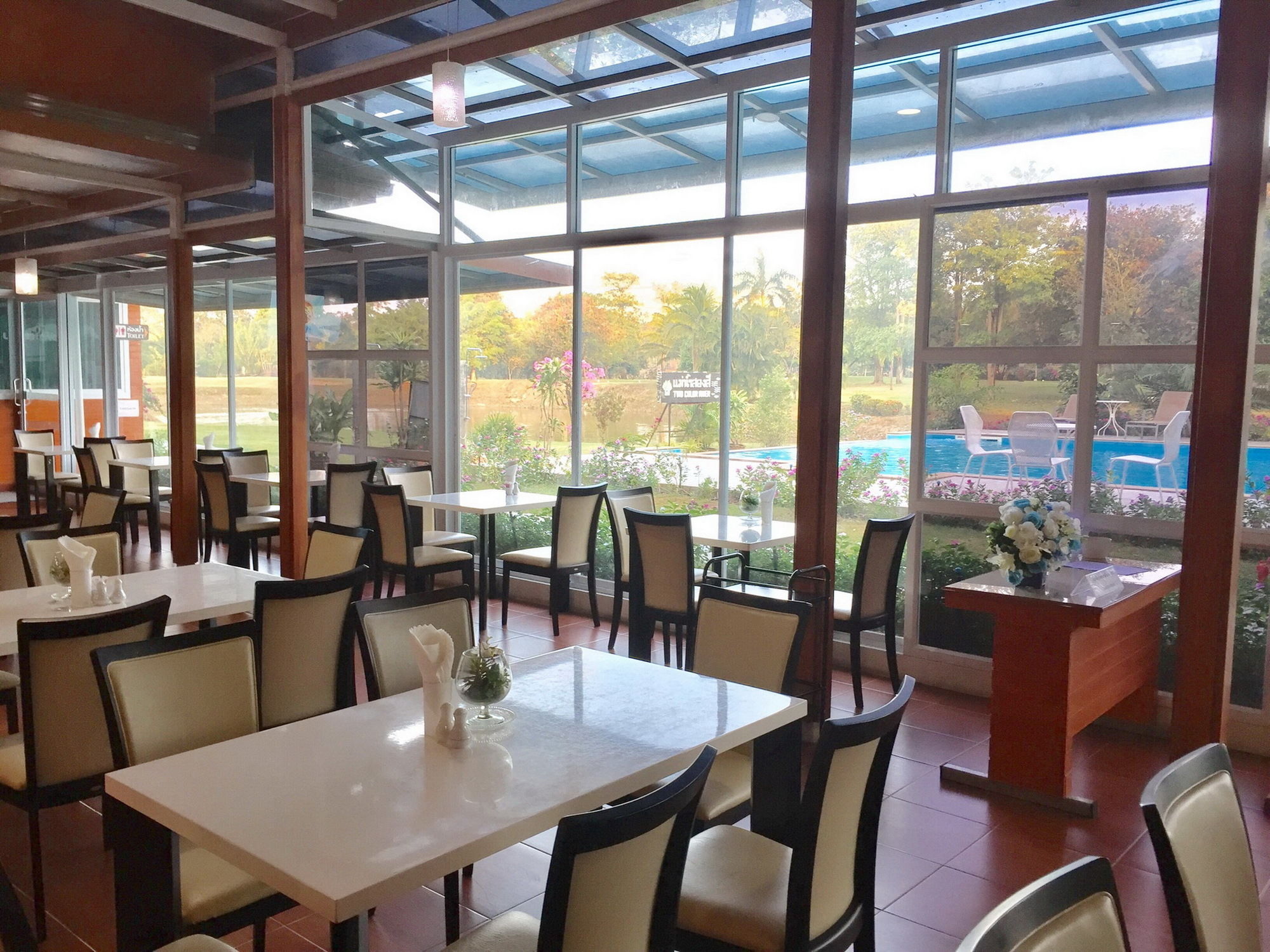 Baan Suan Khun Ta And Golf Resort Ubon Ratchathani Eksteriør billede